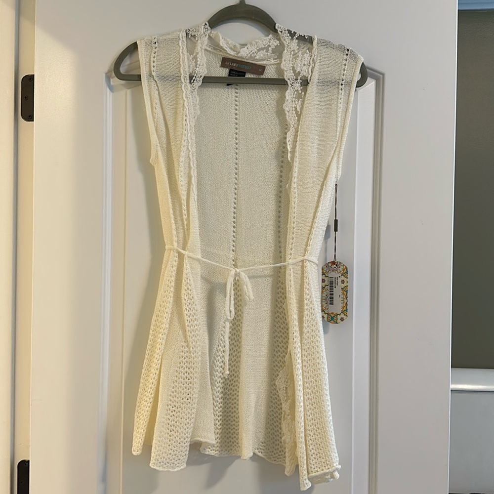 Nwt Urban Mango vest with lace